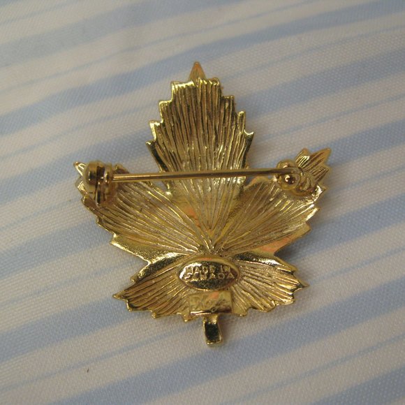 Keyes Gold Tone Maple leaf Pin Brooch - Picture 2 of 5
